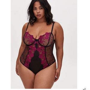 NWT Never Worn Plus size Torrid BLACK MESH & BERRY PINK EMBROIDERED BODYSUIT 4X